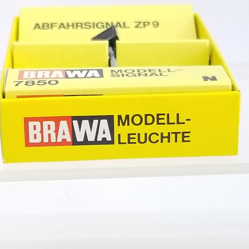 Brawa 7850 N Scale Glowing Model Signal Train Railroad Model Scenery - Picture 4 of 6