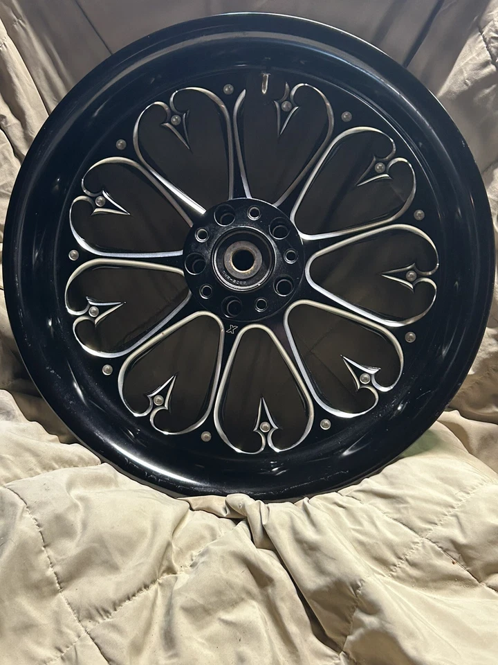 Máquina Xtreme - 1290-7806R-XSL-BM - Rueda trasera Stiletto, 18x3,5 pulgadas - Corte negro Foto 3 de 4