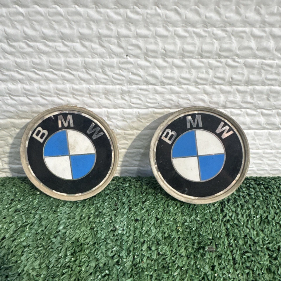 1095361 КРЫШКА СТУПИЦЫ BMW ОРИГИНАЛЬНАЯ ЭМБЛЕМА (НЕ ПОСТАВЛЯЕТСЯ С ОБОИМИ, ЕСЛИ ОБА НЕ КУПЛЕНЫ) - Изображение 3 из 3