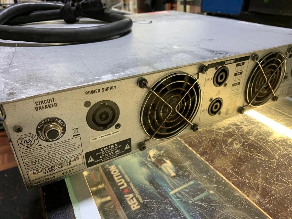 AMPLIFICADOR DIGITAL BEHRINGER I NUKE NU12000 VATIOS G3D Foto 2 de 3