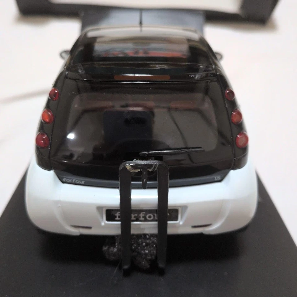 Kyosho 1/18 Smart Forfour Diecast Model Car Collectible - Image 3 of 4