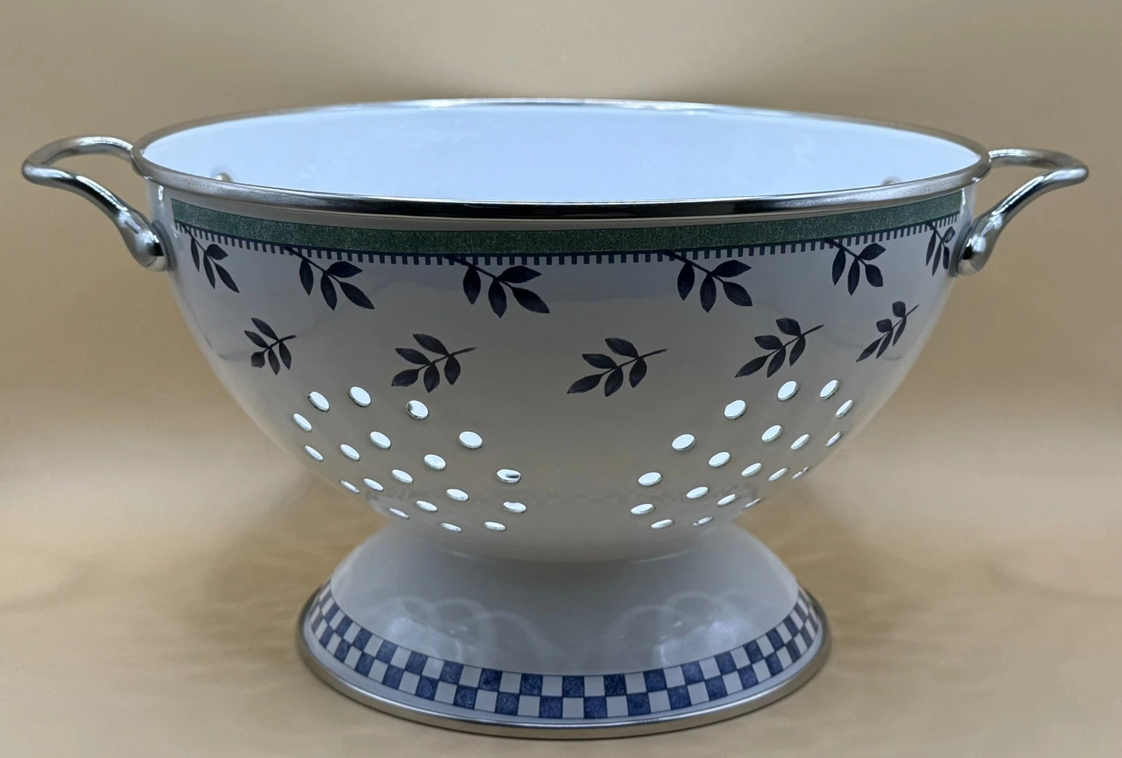 Villeroy & Boch 'Switch 3' Pattern Enamel Colander
Opens in a new window or tab