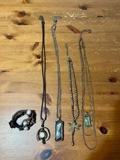 UNO DE 50 Lot of 5 - 4 NECKLACES AND 1 BRACELET - USED - GREAT CONDITION