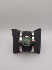 Montre LIP femme élégante – Bracelet rigide acier – Cadran nacre verte irisée 