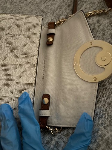 Bandolera Michael Kors Hudson marrón vainilla y marfil nueva sin etiquetas - Imagen 6 de 14