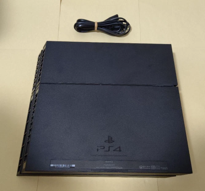 Sony PlayStation 4 PS4 CUH-1000A 500GB Jet Black only Console 