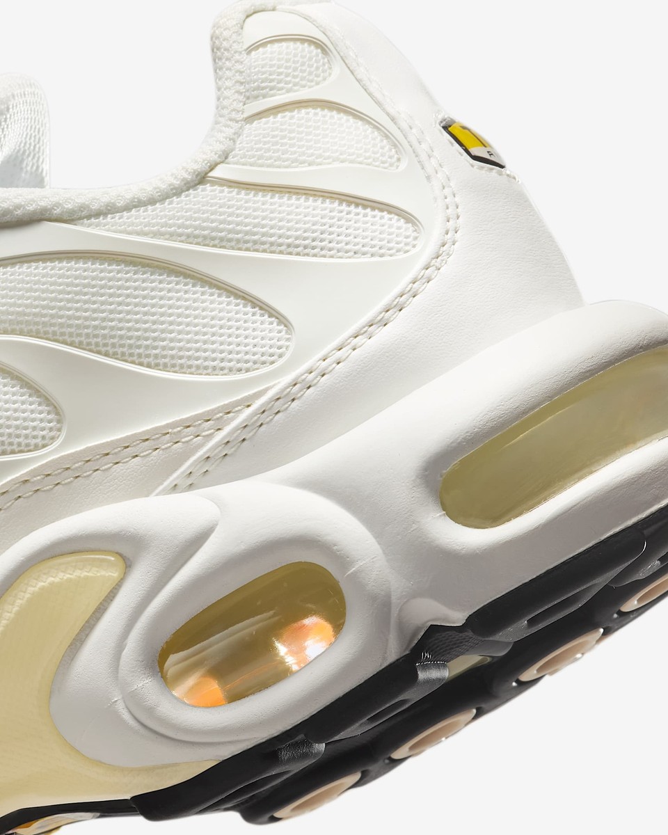 NIKE★WMNS AIR MAX PLUS★SAIL/BLACK/ALABASTER DM2362-102 Nike Air Max Plus Sail Black Alabaster (Women's