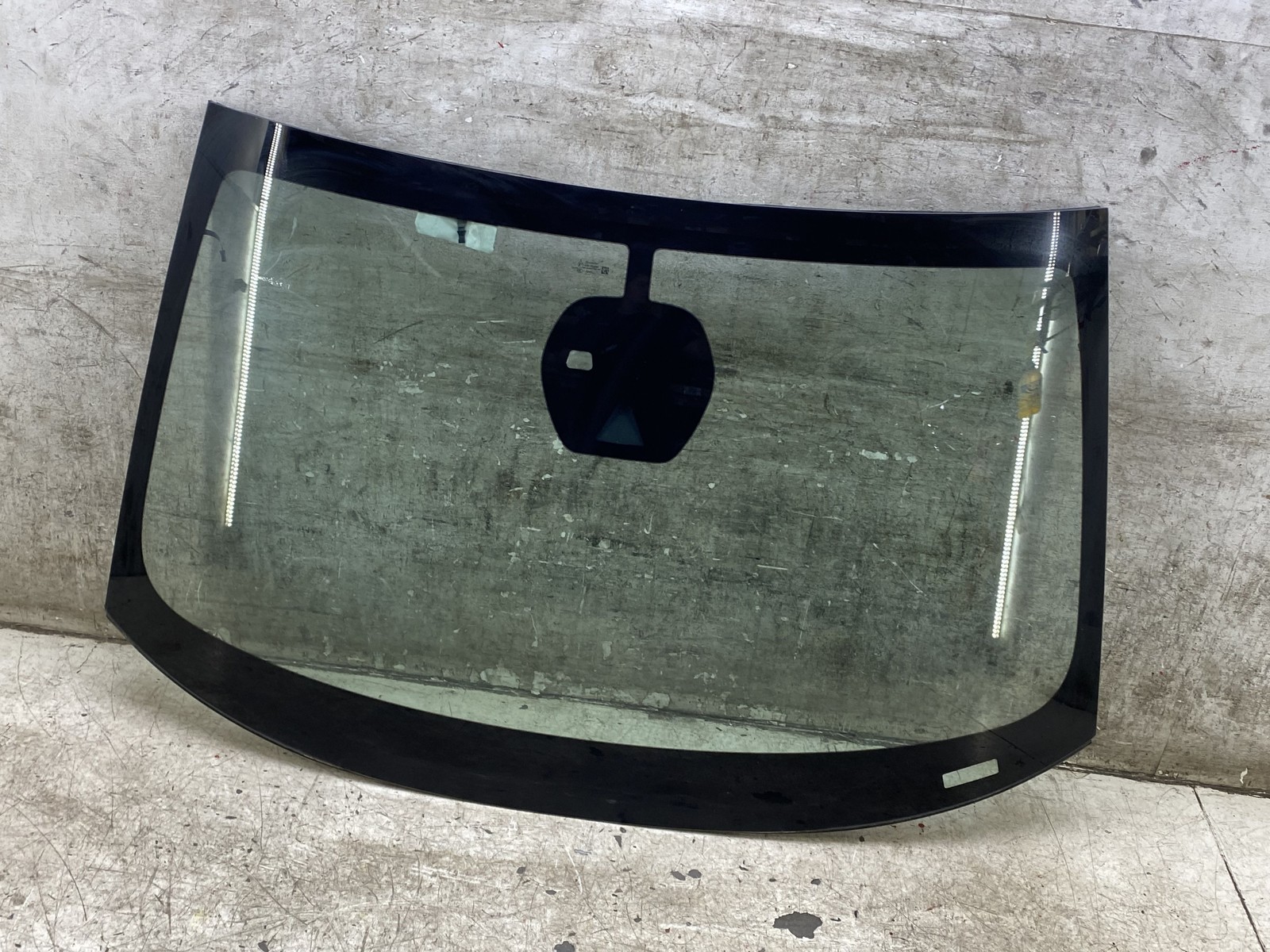 2020 2021 2022 2023 2024 2025 ASTON MARTIN DBX OEM FRONT WINDSHIELD