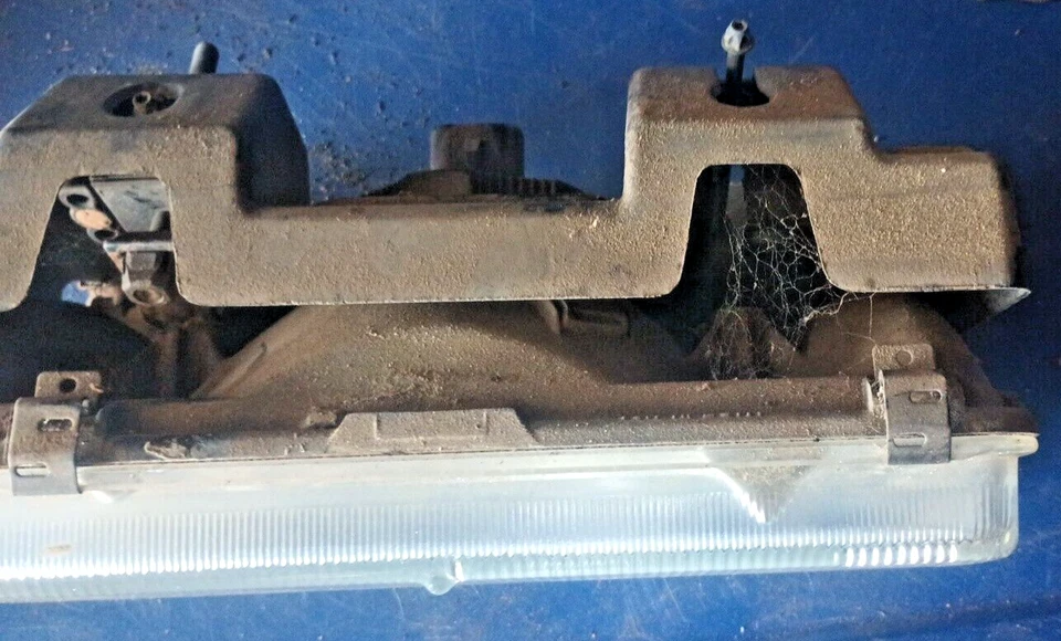 Conjunto de faros europeos pasajero derecho Cadillac Brougham 90-92 LOC-140 Foto 4 de 4