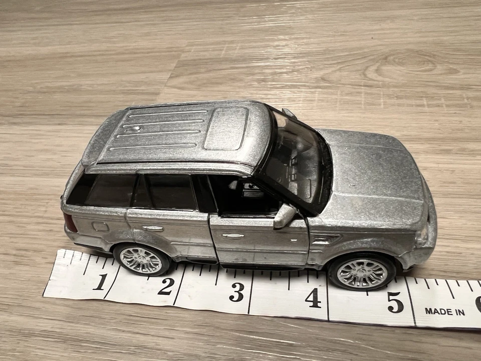 Coche modelo diecast de aleación Range Rover 1:24 - plateado, retroceso, realista Foto 3 de 4