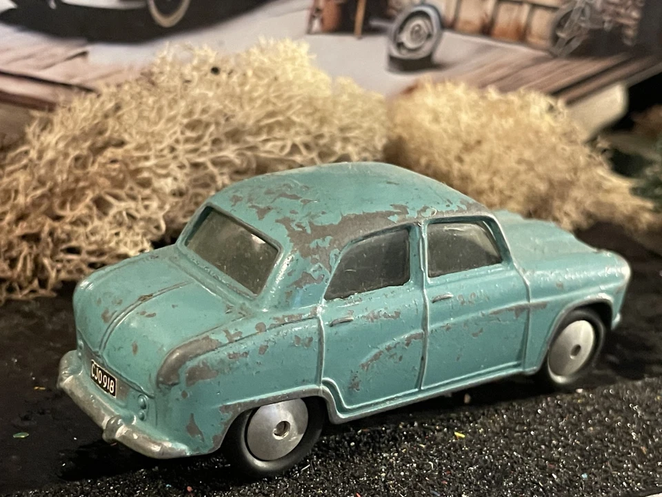 VINTAGE CORGI TOYS AUSTIN CAMBRIDGE SEDAN BLUE - image 4 of 4