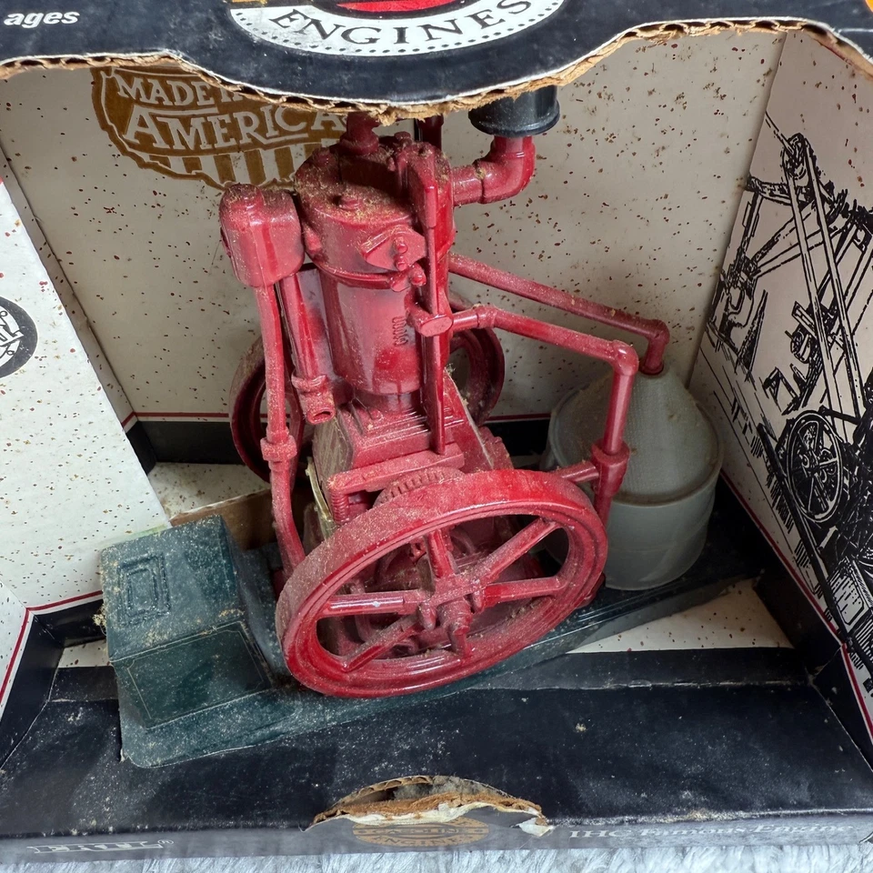 Ertl IHC Famous Engine 1/8 Scale Die Cast Metal Vintage Gasoline Replica 615 - Image 2 of 4