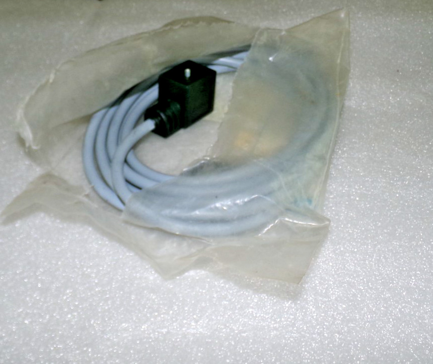 Festo 30935 KMF-1-24-2.5-LED Plug Socket w/ 2.5m Cable NEW