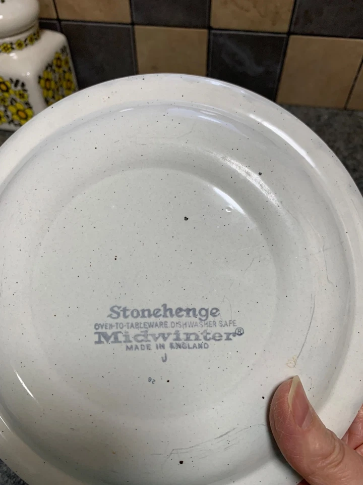 Midwinter Stonehenge "Sun"  8" Side plates x 4 - Image 4 of 4