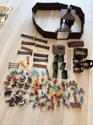 Vintage Marx Fort Apache Play Set Figures and Accessories Calvary & Pioneers