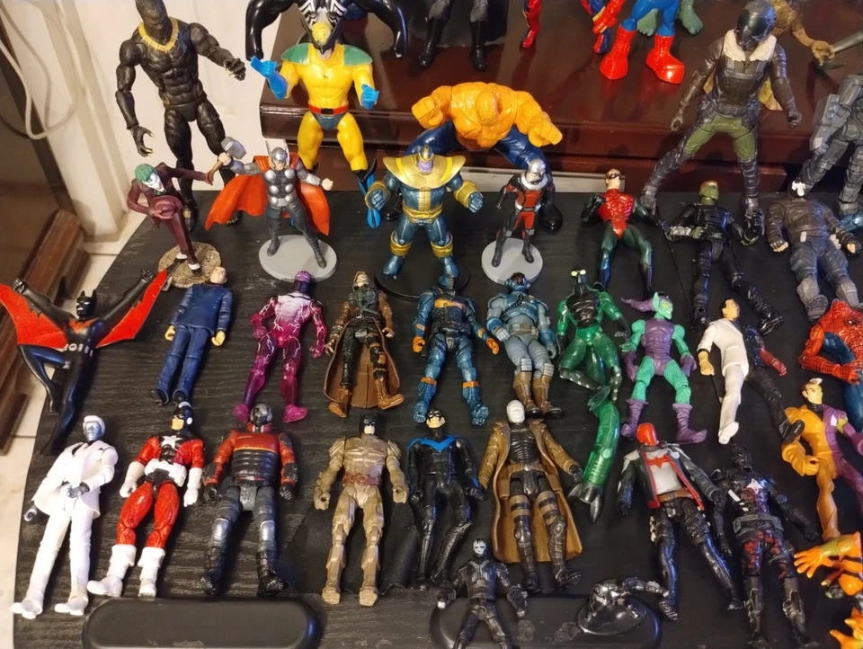 Marvel & DC Comics Action Figures Lot Many Great Pieces And A Few Expensive 40+ - Image 2 of 4