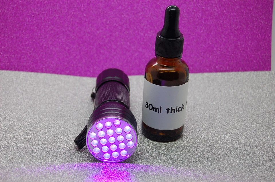 30ml Colle, Résine UV Épaisse pour Monter des Mouches + 21 LED UV Torche, Pêche