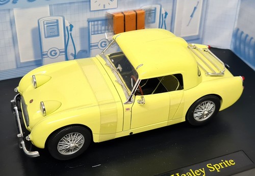 Revell 1/18 Austin Healey Sprite Frogeye 1958 Yellow Diecast Scale Model Car - Picture 4 of 8