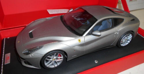 Modellini statici di auto da corsa sportive e turistiche MR Collection Scala 1:18