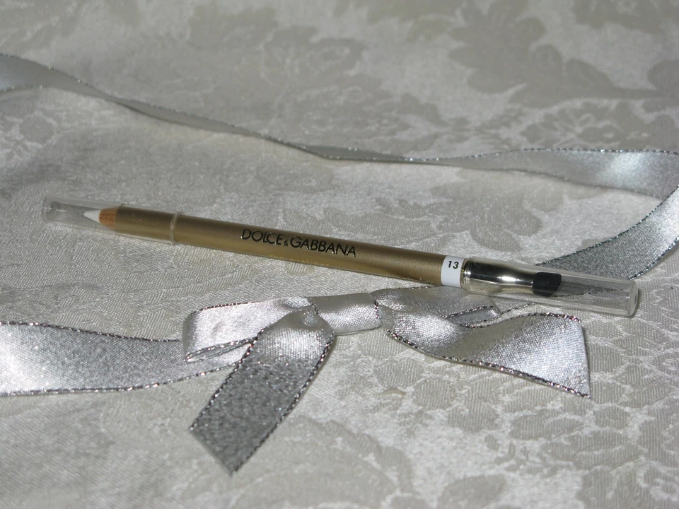 Dolce & Gabbana. Lápis delineador. "White 13" 1,55 g/0,054 oz. Novo - Imagem 2 de 2