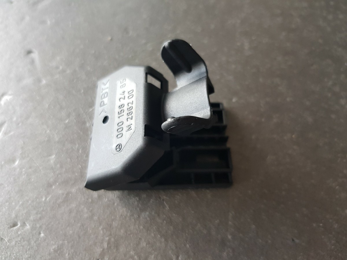 Genuine Mercedes M111 engine ignition coil Protection housing 