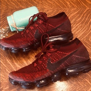 nike vapormax dark team red