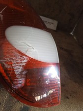 Feu arrière Nissan ALMERA