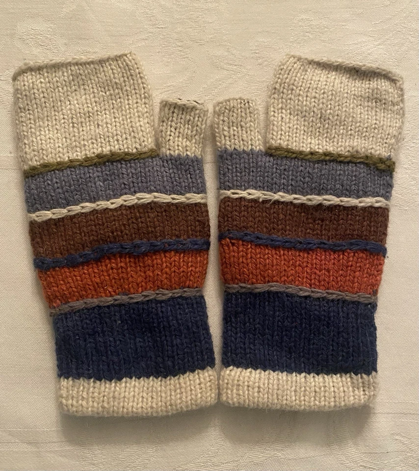 Artesania Fingerless Gloves Hand Knit Alpaca Wool Artisan Boho Made In Bolivia - Image 3 of 4