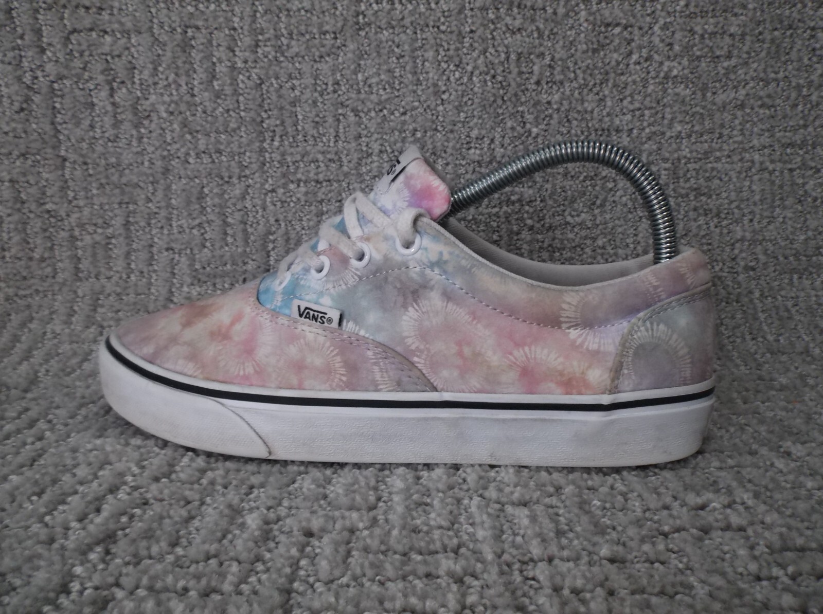 Vans Doheny women’s skate shoe with multicolor tie dye heel, white laces, black rubber toe cap, size 8.5.