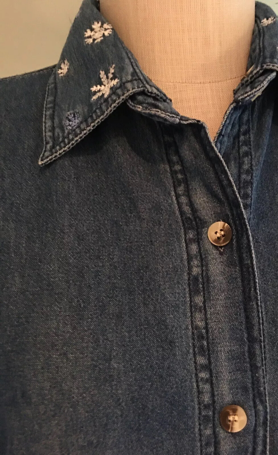 Cold Water Creek Changeable Snowflake Velvet Christmas Collar Denim Shirt Small