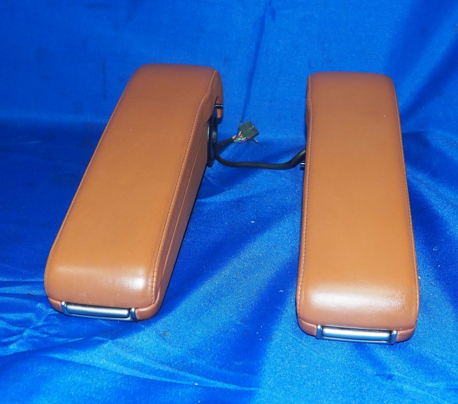 2006-2012 Bentley Flying Spur Sedan Left & Right Center Console Arm Rests Cognac