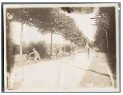 Tirage Argentique Vintage – Femme à Vélo, France, Circa 1900, Format 9x11 Cm