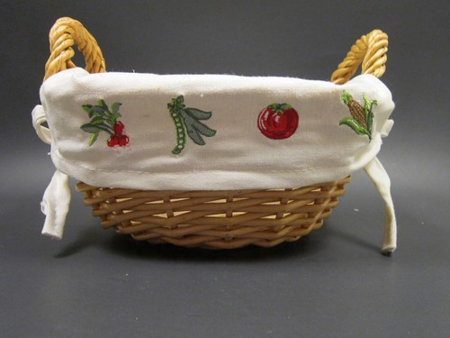Bread Basket With Embroidered Liner - Picture 8 of 8