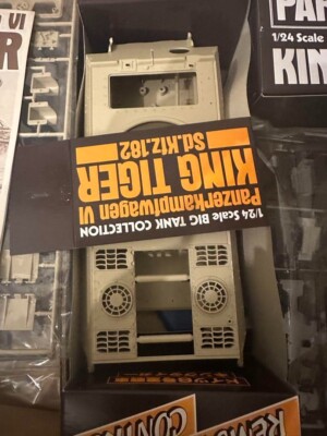 1/24 リモコン！貴重！BANDAI KING TIGER 1/24 リモコン！貴重！BANDAI KING TIGER 1/24 リモコン！貴重！BANDAI