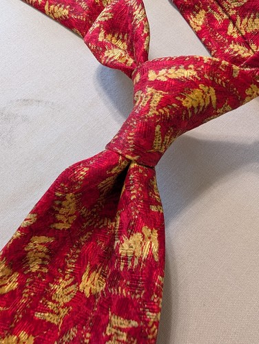 Ermenegildo Zegna 100% Silk Tie Intricate Red Woven Leaf Pattern Made In Italy