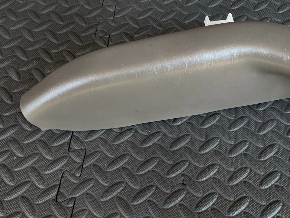 Toyota Tundra Sequoia 2001-2007 panel de puerta tirador reposabrazos delantero derecho marrón OEM Foto 4 de 4