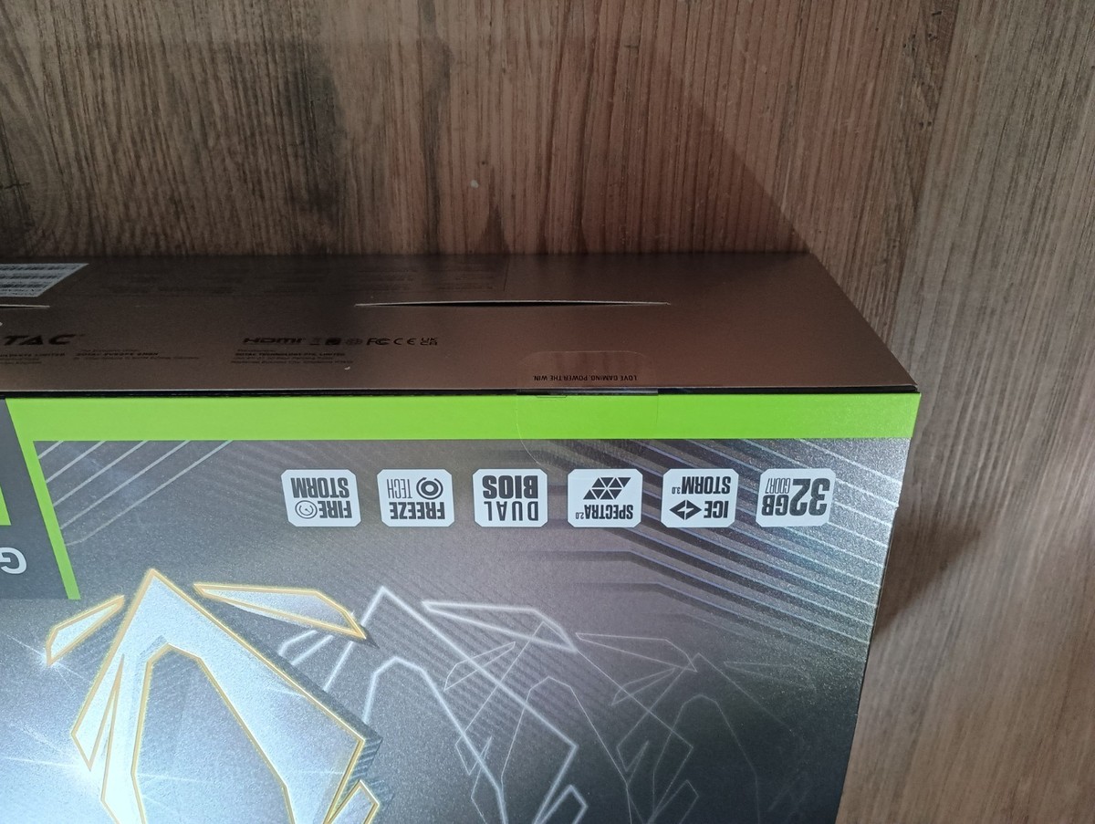 パソコン ZOTAC  RTX 5090 AMP Extreme INFINITY Amazon.com: ZOTAC Gaming GeForce RTX 5090 AMP Extreme Infinity