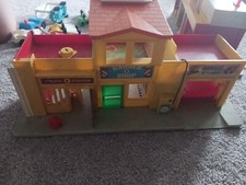 VTG Fisher Price Village Main Street 2 PCS w Accessories  Little People