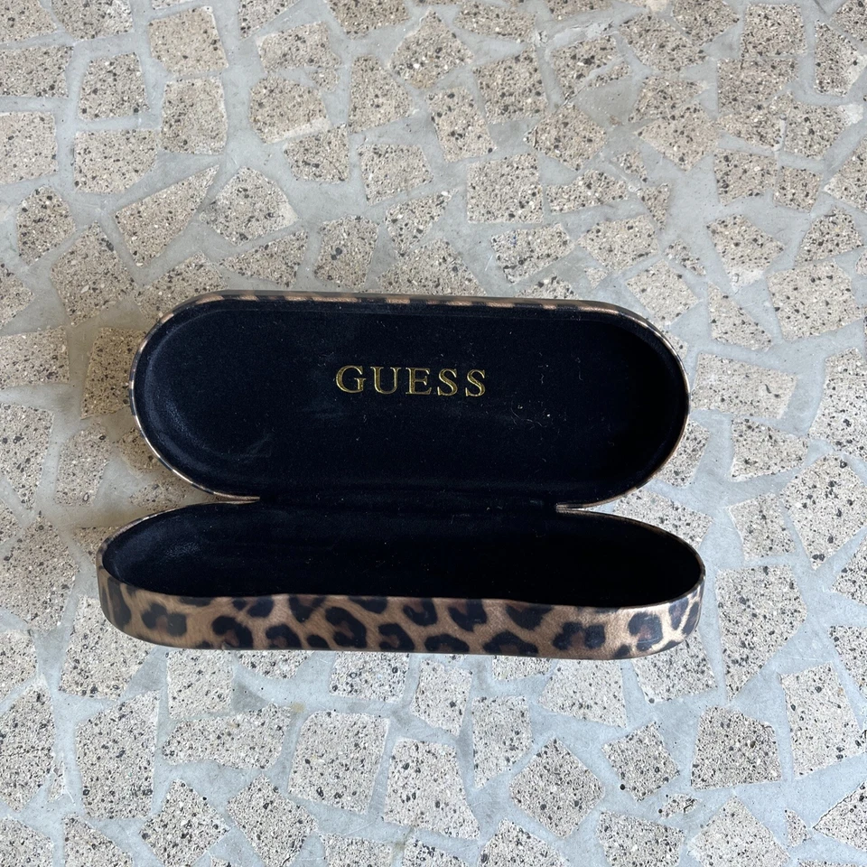 GUESS Estuche para Gafas de Sol Marrón Patrón Leopardo Tema Almeja Estuche para Gafas Usado Foto 3 de 4