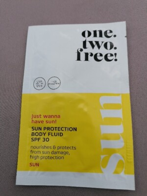 one two free  SUN PROTECTION BODY FLUID SPF 30 Sonnenschutz * Probe 10 ml