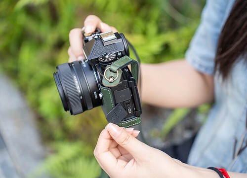 Media funda bolsa de cuero genuino para cámara Nikon Zf hecha a mano - Imagen 15 de 22