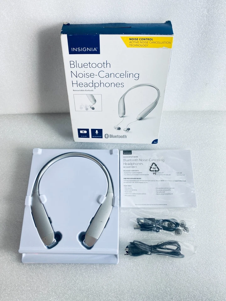 Auriculares intrauditivos inalámbricos insignia Bluetooth plateados con cancelación de ruido NS-CAHBTEBNC-S Foto 3 de 4