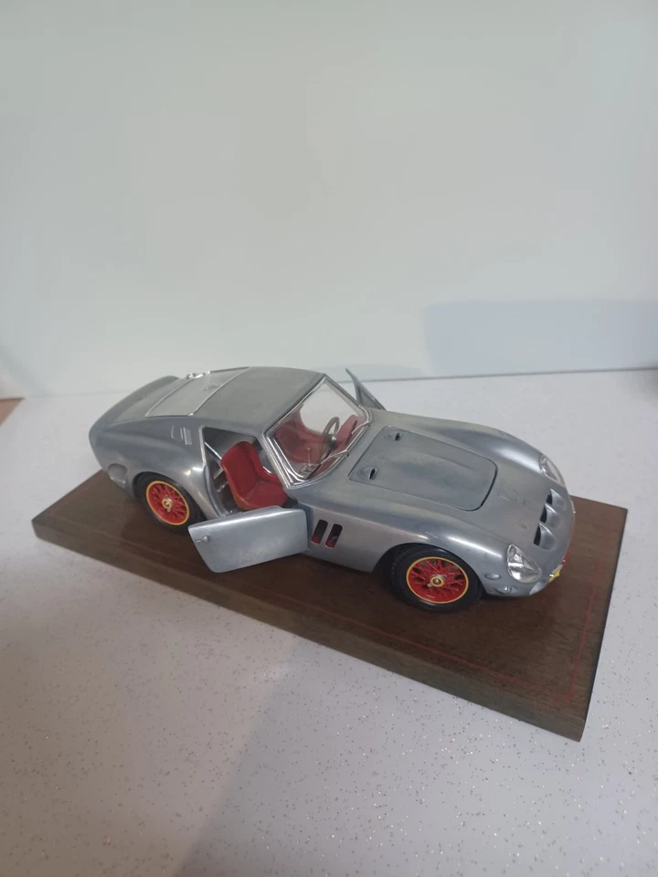 Ferrari 1/24 Burago 250 GTO 1962 Grise Intérieur Et Jantes Rouges - Photo 1/4