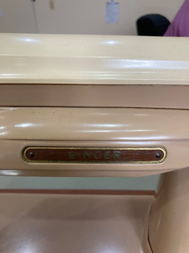 1950's Vintage Singer Electric Sewing Machine With Case & Foot Pedal Model H404 - Picture 5 of 17