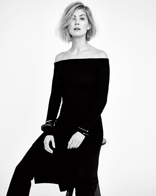 SEXY ROSAMUND PIKE 8x10 PHOTO * eBay