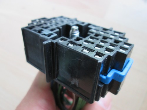 Conector superior principal Freightliner Columbia para módulo de distribución de energía #M261AR - Imagen 5 de 9