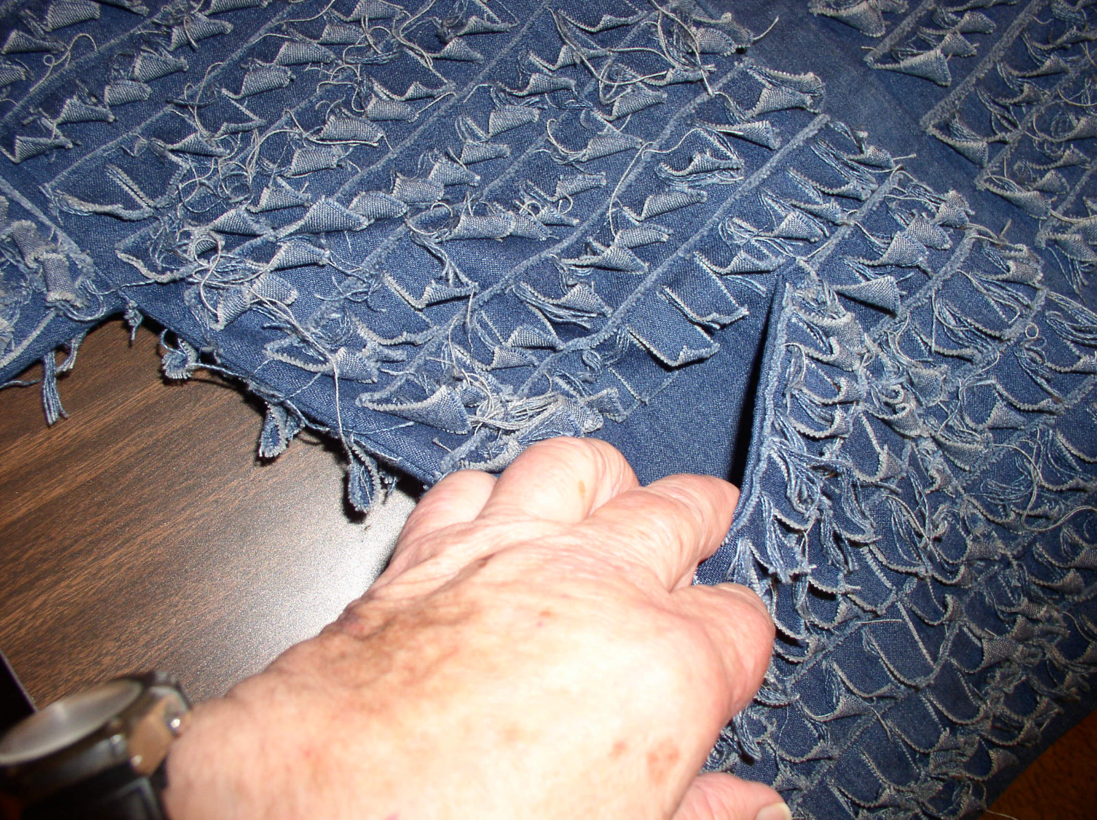 Ladies XL Ragged Blue Denim Heavy Weight Coat by Emanuel's Wearable Art Beperkte hoeveelheid, goede kwaliteit