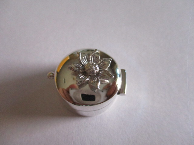 Picture 2 of 4