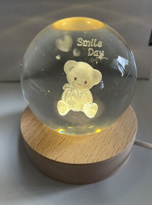 Smile Teddybär 3D Lasergravur Glaskugel Kristallkugel mit Lichtstativ