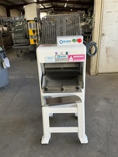 2022 Oliver Gravity Feed Bakery Bread Slicer 797-32NC w/ Pro Guard Artisan Bread